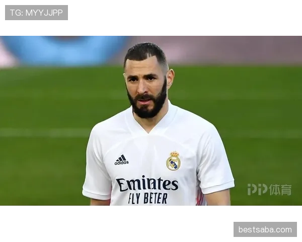 本泽马本赛季高位插上压制对手防线，角色转变提升球队关键战攻击力