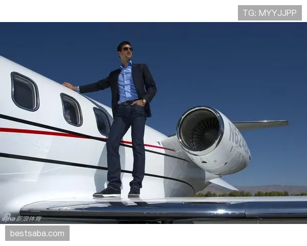 德约科维奇下飞机随手提的包比我一年房租值，瞬间无语